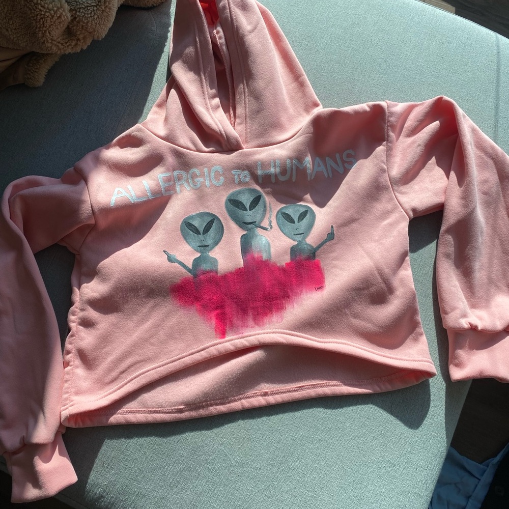 Graphic cropped hoodie